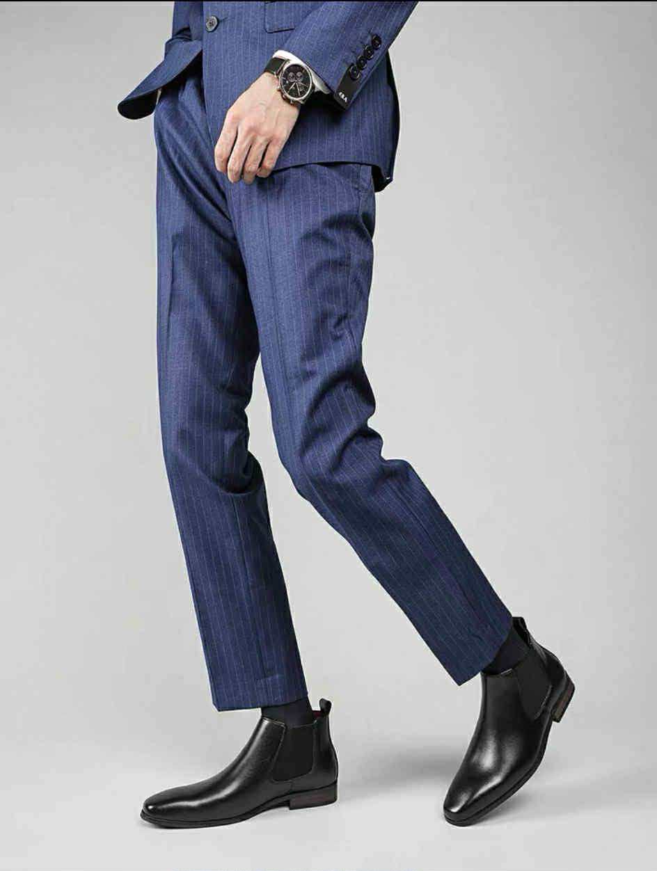 Low Chelsea boots
