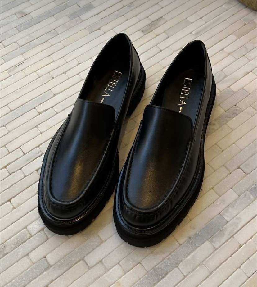 Classic Black Leather Loafers – Bold & Timeless